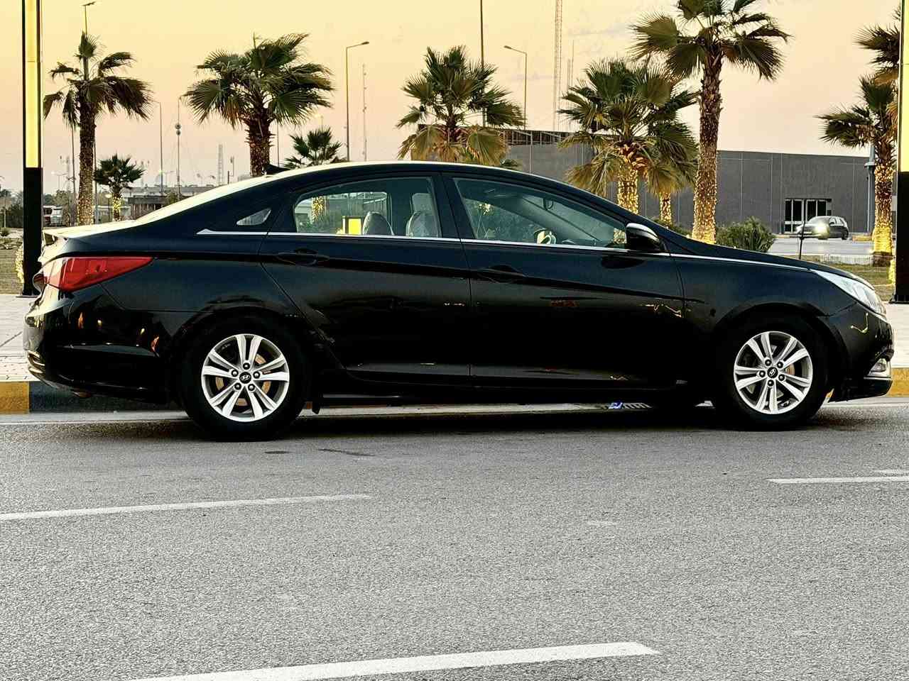 السلام عليكم
🔺سوناتا وارد امريكي موديل ٢٠١١ 
كير + مكينة كفالة عامة 
تبريد ثلج❄️☃️
🔺حادث امريكا بنيد فقط وشوية لايح التكمة صاير بيهة شبر صبغ 
بالعراق بابتين السايق مبدل بلادي نفس اللون وخلف السايق مصبوغ 
🔺السيارة شواصي+ لغود+ دواخل مكفول 
تخم تاير جديد 
صدر امامي خلفي نضيف 
منضومة لايت شادلهة زنون 
ماشية ١٤٦ ميل حقيقي قابل للزيادة
السيارة حلوة وبالعافية عل ياخذهة
💸السعر 96 وبيهة مجال
🔷مكان السيارة بغداد حي العامل 
*********** ☎️
