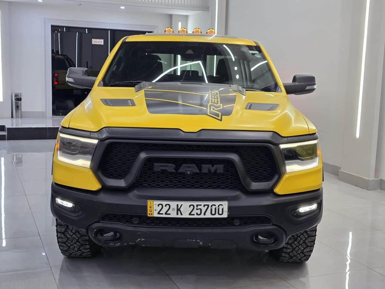 رام ريبل لون مميز مواصفات TRX  2023
موديل ٢٠٢٣ 
ماشية ٥٩ الف كيلو متر وارد كندي 

مواصفات 
🔴فتحة بانوراما 
🔴كشنات تدفئة تبريد جلد 
🔴كشنات خزن 
🔴مرايات الداخلية للرؤية الخلفية كامرة 
🔴5كامرات 360 درجة 
🔴داتا شوو امام السائق 
🔴شاشة كبيرة مع نظام خرائط 
🔴سماعات هارمن كارمن مع دمام وسماعات بسقف 
🔴نظام خروج من المسار
🔴حساسات امامي وخلفي مع وقوف اوتوماتيكي عند الرجوع 
🔴نظام كامل لل 4x4 
🔴نظام البارحنك بدون سائق 
🔴نظام ايتورك و eco. تقليل صرفية البانزين 

والكثير من المواصفات 

🔴السيارة بيها كتاب تظليل ومغلفة ppf طافي بشكل كامل مع ضمان ٨ سنوات 

السيارة بدون قطرة صبغ فقط جامرلغ امامي تعديل بارد بدون ايرباك بدون دواخل 

السيارة جاهزة مابيها نقص لو برغي 
السعر٤٢٥$ ورقة  مكان السيارة اربيل 

***********
