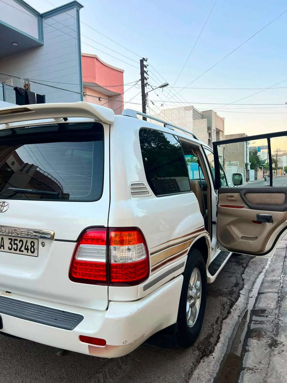 السلام عليكم
مونيكا gxr2006 فوول فتحه سقف 

كير اوتوماتيك+لو كير 

فور ويل

بانزين

اللون ابيض صدفي

شاشة اندرويد كبيره

كاميرا اماميه وخلفيه

منظومة زينون ابيض

دبل تانكي بانزين

كشنات قماش

دوشمه جديده

فتحة سقف

7راكب

رقم اربيل شرط تحويل وغرامه 

سياره بدون صبغ بدون اي شي 

المكان كركوك  سعر 180

للأستفسار اكثر ***********
