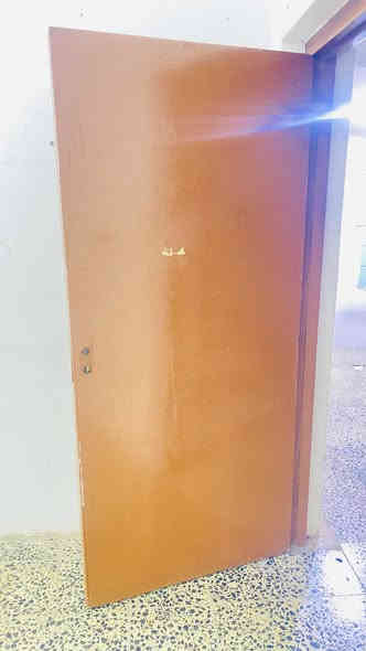 ابواب للبيع بحالة جيدة عدد الابواب 8 قيم واشتري بسعر مناسب ***********
