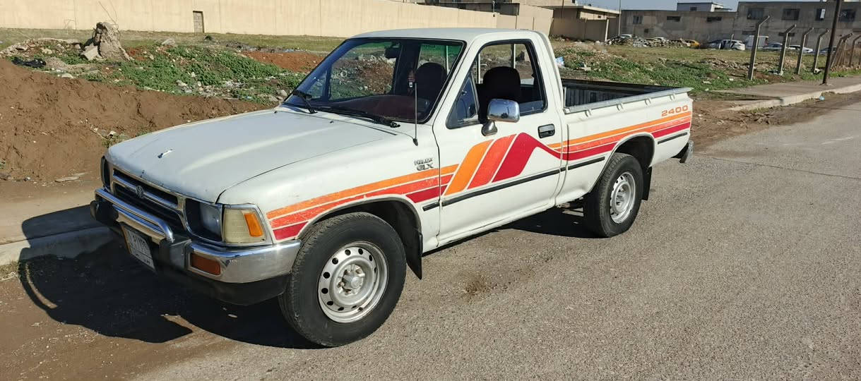 سلام عليكم سياره موديل 93 رقم نينوى الماني شرطه تحويل كابو بنزين موجود ماكينه كير اكسن شاصي كله نظيف مكان السياره بالموصل تواصل على الارقام.  ***********.   ***********
