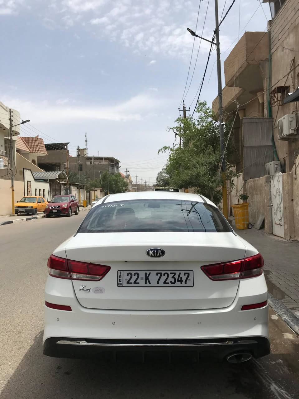 كي فايف موديل 2021 
وارد كوري , على ايدي من دخلت لحد الان انا اول مالك للسيارة. 
بيها فقط رشات صبغ بالمدكر الاماي الايسر والدعامية الامامية وخشم البنيد (رش داخل كوريا ) , وبالعراق انا كحلت مكان الفانوص بالمقمارة اول ما اخذتها. 
مكفولة من اي حادث والبنزين كله محسن من اشترتها لحد الان, ماشية 49900 على ايدي من اخذتها كانت ماشية 14000 وشوي. 
السعر المطلوب 168 ورقة . 
للتواصل واتس اب *********** البصرة, العراق
