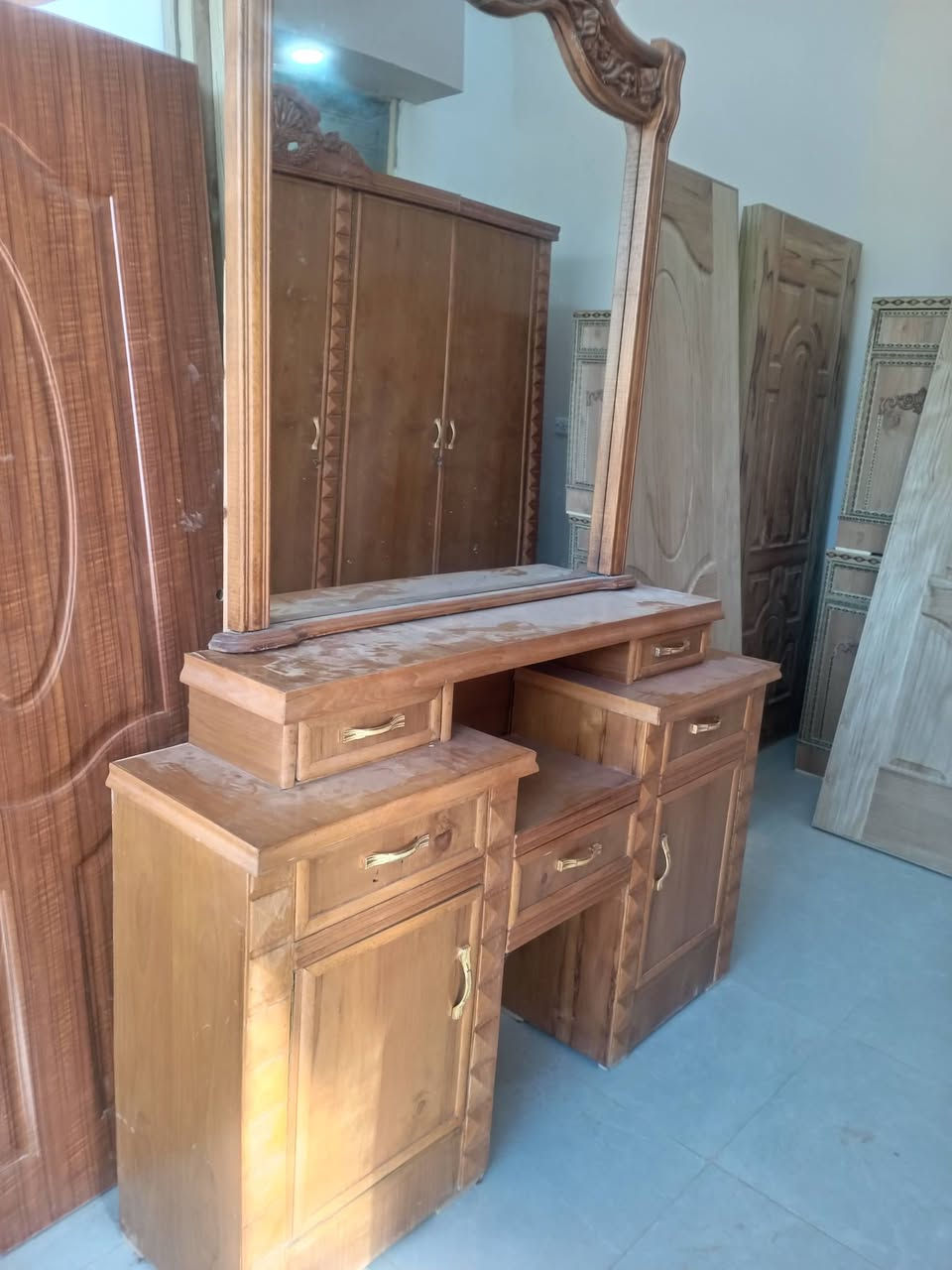 سلام عليكم غرفه اخشاب للبيع خرفه نقوش زان صاج داخل وخارج غرفه استعمال شهر مابيها اي نقص موجوده معمل نجاره ابو رسول العنوان شارع ٦٠ مقابل المستشفى الجديده مجاور قيمه النجف ***********؛؛؛ ***********
