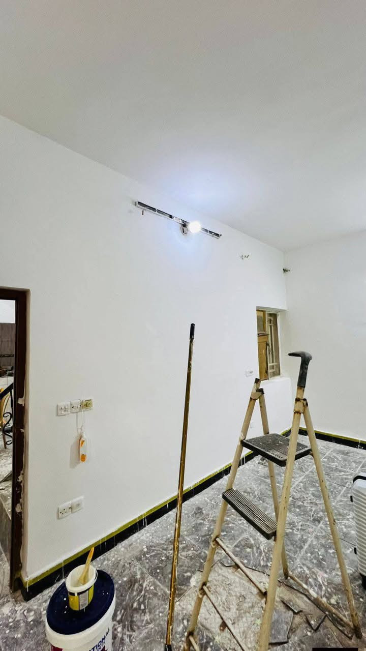 السلام عليكم 

مشتمل طابو زراعي سند 25 للبيع المساحه 120م يحتوي على غرفه واستقبال وصاله ومطبخ وصحيات العنوان طويريج خلف مدرسة امل الأجيال 70متر عن الشارع العام للأستفسار 
***********
*********** تابع الصفحه ليصلك كل ما هوه جديد
