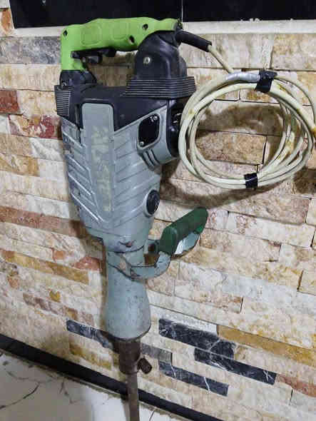 السلام عليكم. ( الاسعار والتفاصيل مذكوره داخل الصور)
عدد كهربائيه كلهن صناعي درجه أولى 
شرط قويات وكل خلل مابي 
وشرط تفحص قبل الإستلام 
يوجد توصيل لكفافه محافظات العراق وبغداد 5 آلاف 
*********** يوجد واتساب
