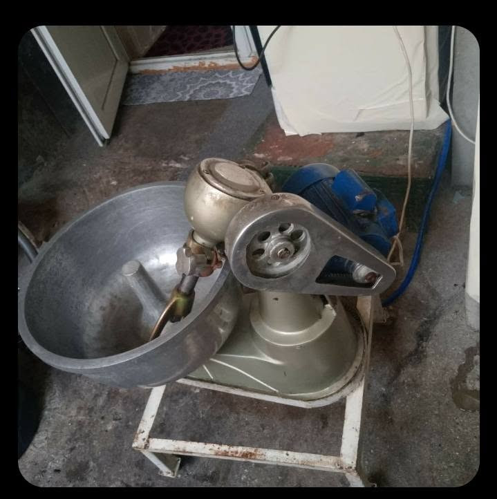پێشەکی بەناو خودای میهرەبان 
ئام ئامێری هەویر شێلانە بۆ فرۆشتن 10 کیلۆییە زۆر پاک ماوەتۆ  بەشەرتی ئیش کردن 
شوێن سەید سادق 
نرخی 200 هەزارو مەعامەلە 
***********
ڤایبەر +وەتسئاپ حلبجة, السليمانية
