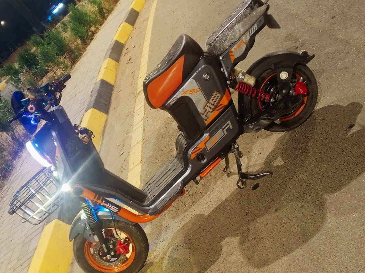 السلام عليكم ماطور شحن R900
كلوشغال
بصمت اصبع
بصمه ريموند
سويج
للايت عالية ناصي
بريك الوراء امبدل جديد
هورن 
بلاتوث
4سرعة
5باتريات
نظام R
سرعة 113
خلاط
السعر 450بي مجال شي قليل حك الجيه
***********
***********بي واتساب
