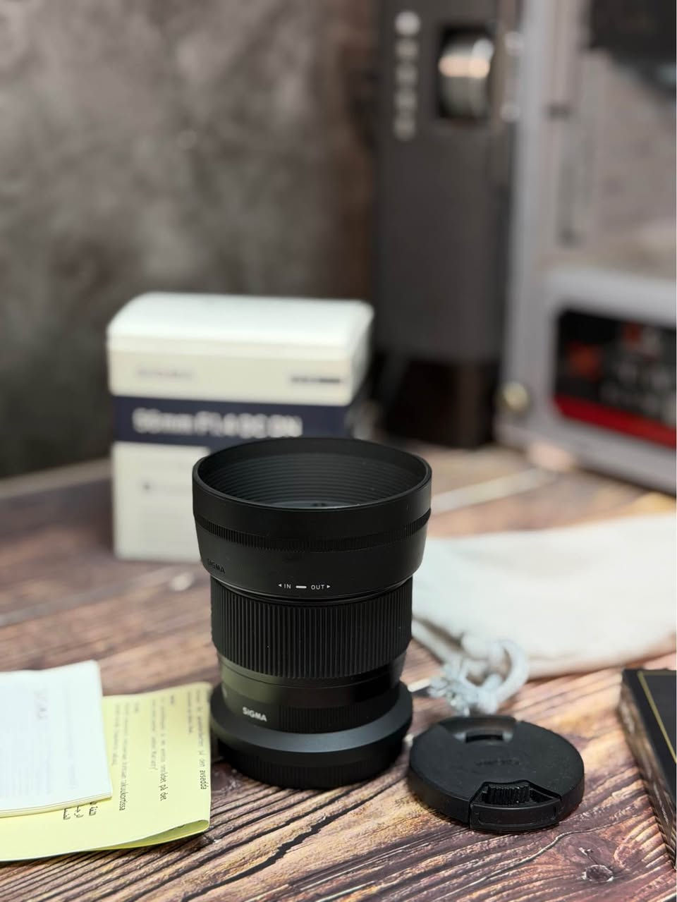 ⁨ 📸 Sigma 56mm f/1.4 DC DN – Nikon Z Mount

عدسة احترافية من سيكما مناسبة للتصوير البورتريه وتعطي عزل وخلفية ضبابية جميلة (Bokeh) بفضل فتحة العدسة الواسعة f/1.4.

🔹 الحالة: مستعمل – نضافة 100٪؜ 
🔹 الملحقات: 
• الكرتون الأصلي 
• قبق أمامي + خلفي 
• هوود بلادي 
• كفر للعدسة 
• فلتر أصلي

⚙️ المواصفات والأداء:
• البعد البؤري: 56mm (مثالي للبورتريه) 
• فتحة عدسة واسعة f/1.4 – أداء ممتاز بالتصوير الليلي والإضاءة الضعيفة 
• عزل قوي وخلفية ناعمة للبورتريه 
• حدة عالية جداً بالصورة (Sharpness) 
• أوتو فوكس سريع وهادئ مناسب للتصوير والفيديو 
• حجم خفيف ومناسب للاستخدام اليومي

📷 متوافقة مع كاميرات Nikon Z (APS-C): 
• Nikon Z30 
• Nikon Z50 
• Nikon Z fc 

💰 السعر: فقط 425,000 دينار

📩 للاستفسار أو الحجز مراسلة الصفحة 
🚚 *متوفر توصيل مجاني⁩ كركوك, العراق


**إذا كنت صاحب هذا الإعلان وتريد حذفه لأي سبب، رجاءا أرسل رسالة إلى الدعم الفني**