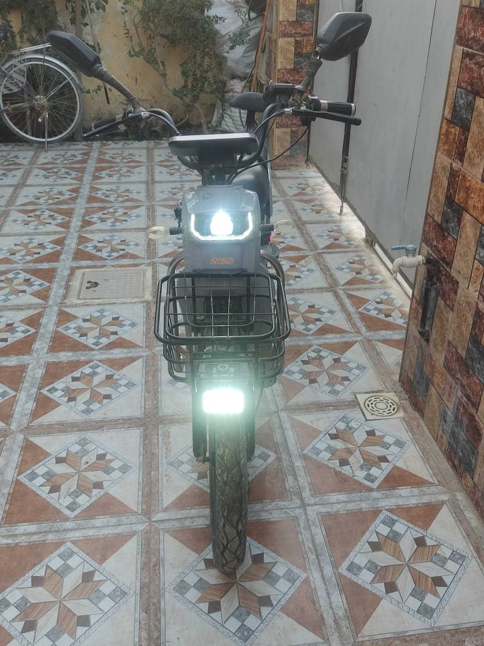 دراجة كوريا مار شحن للبيع موديل ٢٥. بطاريات ٥ مستخدمات قليل  سعرها ٢٥٠ وبيها مجال  مكاني  ديالى بعقوبة المفرك ***********
