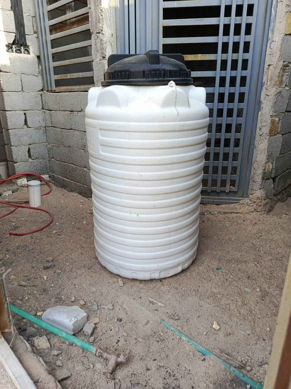 السلام عليكم 
تانكي ابو 1000بيه ثقب للبيع 
تانكي ابو 500الامير جديد للبيع 
بوري ابو 4 جديد روطه كاملة 
3شياش ابو النص جدد 12متر الواحد
***********
