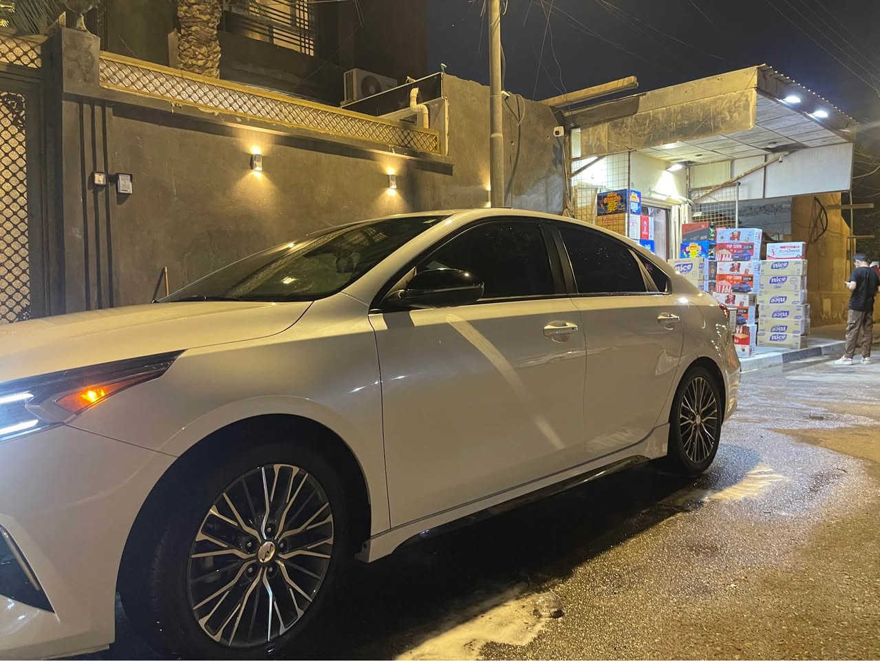 السلام عليكم 
كيا فورتي GT line 2023 مكفولة كفالة عامة من الضربة والصبغ والتبديل بيها خسفة بالقمارة وعدلتها بارد بي دي ار 
السيارة حرة بصرة بأسمي كل شي بيها ع البلاد ما مبدل بيها برغي كله ع وضع الشركة 
مواصفاتها 
بصمة تشغيل وبيبان وصندوك 
شاشة كبيرة 
شاشة بالعينة 
تشغيل عن بعد 
اشارة بالمرايات 
كشنات جلد ومخمل ومختومة جي تي لاين 
صندوق ذكي 
ويل كب 17 رياضي كروم 
فوول تحكمات ستيرن 
مثبت سرعه 
تنبيه الخروج من المسار
قيادة ذاتية 
رادارات امامية وخلفية 
رادار بالمرايات الجانبية 
مكينة 2000 دوش
وبعد بيها مواصفات 
مكانها بصرة الجمعيات 
***********
السعر 180 وبيها مجال البصرة, العراق
