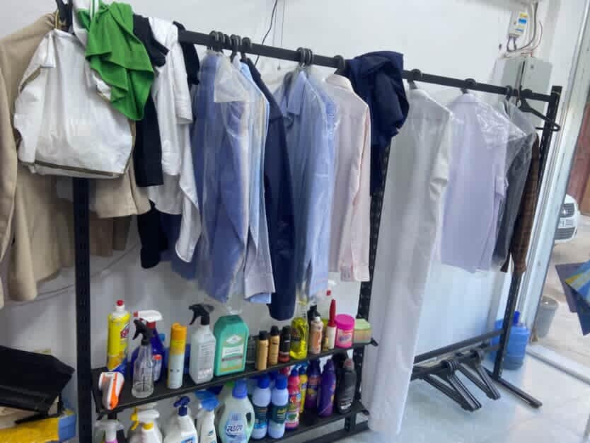 السلام عليكم غراض مكوى للبيع 
نورفا تركيا بعدهه جديده مستخدمه قليل +غساله اوتماتيك 18 كيلو بعدهه جديده +استان ملابس طول مترين ونص 
كلهن سعرهن مناسب 
مكاني واسط قضاء العزيزيه 
***********
