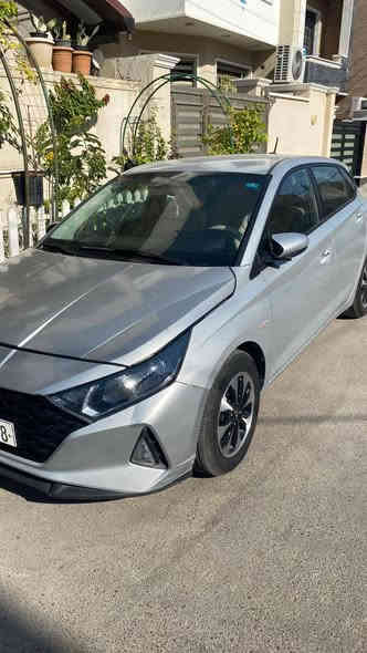 للبيع سيارة نوع i20 كوري 

📌 النوع والموديل: هونداي i20 أوتوماتيك
📌 سنة الصنع: 2023 (رقم بغداد)
📌 اللون: فضي
📌 نوع الوقود: بنزين محسن – سيارة اقتصادية جدًا
📌 سعة المحرك: 1300 سي سي، 3 سلندر
📌 الكيلومترات: 60,000 كم

✅ المواصفات والكماليات:
 • كاميرا أمامية وخلفية + حساسات رجوع
 • شاشة لمس مع بلوتوث و USB
 • مثبت سرعة
 • تكييف أمامي ممتاز جدًا حتى في ساعات الصيف الحارة
 • مقاعد قماش مريحة
 • تايرات جديدة + ويل كب حديث
 • دوشمة جديدة

📌 الحالة العامة:
 • السيارة نظيفة جدًا داخليًا وخارجيًا
 • بدون حوادث، فقط شخوط بسيطة
 • سنوية جديدة

🗒️ السونار حديث ومرفق مع الصور
🗒️ صور الشخوط مرفقة مع الصور

📍موقع السيارة: بغداد /البياع 
السعر : 110ورقة 
للاستفسار الاتصال ***********
