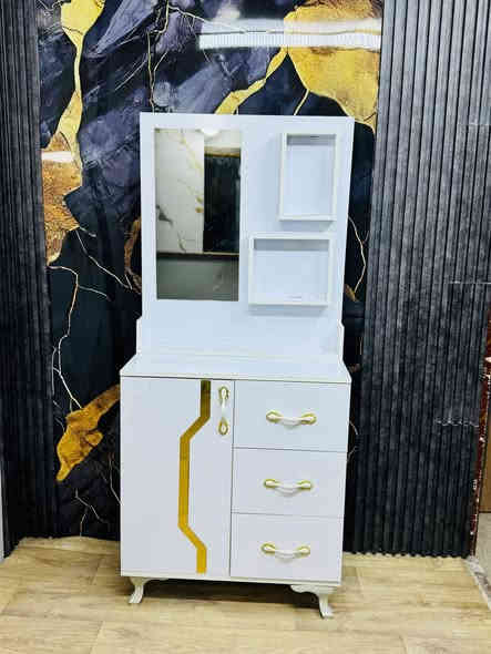 ميز تواليت السعر 95 الف
توصيل بغداد 5
اطراف 10
محافضات 25
للحجز خاص او واتساب  ***********
