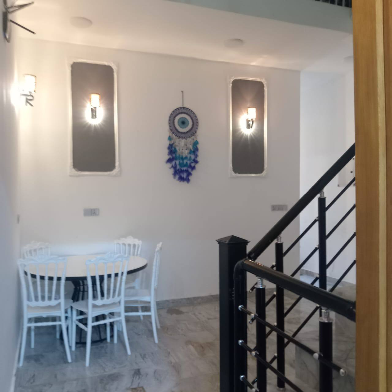 سلام عليكم دار للبيع زراعي سند 25 مساحة 100متر /5/20/قاط ونص عدد الغرف نوم /2/ استقبال /صالة/مطبخ حار /مطبخ بارد / حمامات عدد 2/خدمات ماء /كهرباء/تبليط/مجاري/ كهرباء خطين / عنوان بغداد حي النصر شارع البحيرة رقم الهاتف *********** لسعر تصل وبخدمتك بنيان جديد 2025
