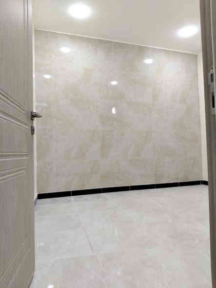 السلام عليكم تعلن شركة الجبوري للعقار والمقاولات العامه عن بيع دار ملك صرف زراعي سند 25 في منطقة الاسبع ابكار خلف المعارض معرض الشمس بناء حديث درجه أولى 
1 المساحة 60 متررر 
2 الواجه 4 مترر ررر
3 النزال 15 مترررر 
4 عرض الشارع 6 مترررر 
5 السعر 160 مليون 
يحتوي الدار على طابقين
الطابق الأول طرمه وصاله وحولي ومطبخ وغرفتين نوم وخدمات ومنور 
الطابق الثاني غرفتين نوم وحولي وخدمات وبيتونه وسطح
عنوان الشركة الكريعات الكويتي شارع حسينية ابي تراب قرب فلكة القرغولي استفسار اتصال على الارقام التاليه 
*********** أبو صكر الجبوري 
***********
