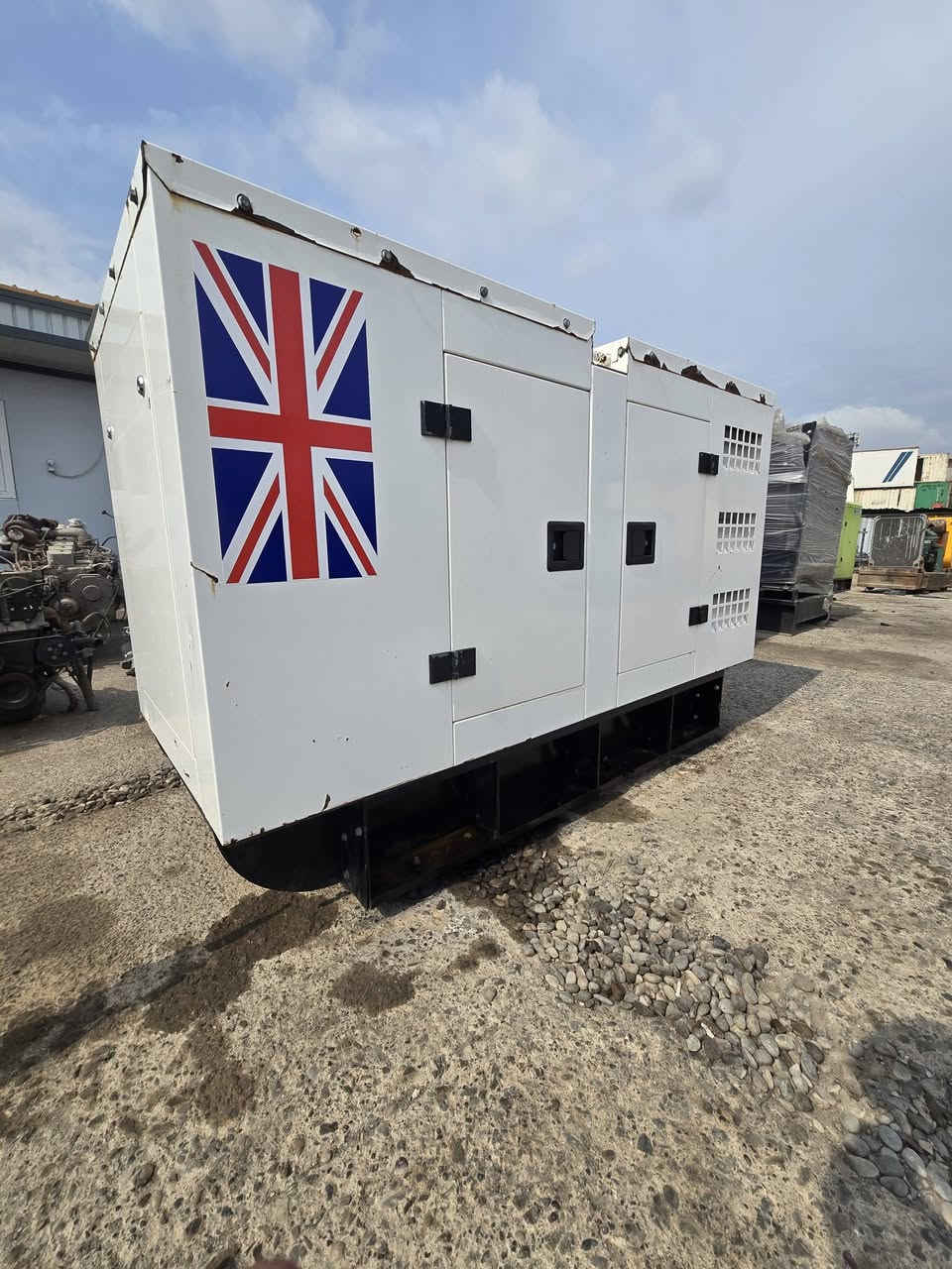 سلام عليكم بيركنز 20 كيفي اوربي نظيفه حيل جاهزه كوبل ع حمل دهن و فلاتر كلها جدد /كاتم 90% مكان اربيل صناعه شماليه يوجد توصيل / *********** واتساب
