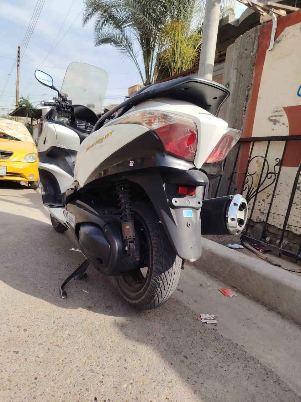 سلا عليكم شباب دراجه سلفر ونج جيتي مكينه مكفوله خير من الله كهربايات كله شغاله مكينه 600 مكاني بغداد حي اور الشراي يخابر ودلل ***********
