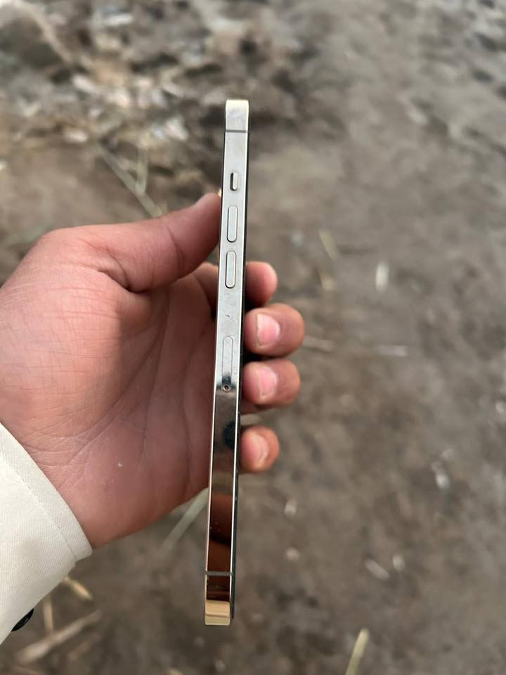 سلام عليكم ايفون 12برو ماكس  نضافه ٩٠٪؜ مكاني كربلاء طوريج ***********
