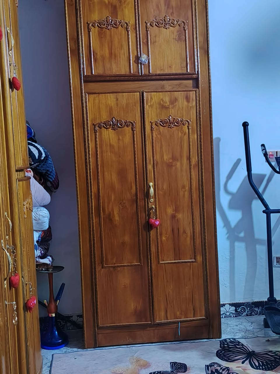 غراض للبيع كاونتر تسگام هوة وشافطة و الطباخ مامستخدمات وغرفة نوم خمس ابواب طابقين ضخمة للاستفسار على رقم ***********
