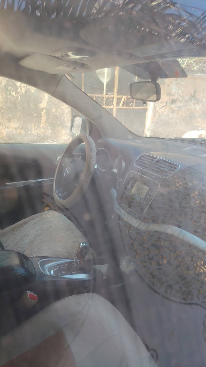 السلام عليكم
دوج جورني للبيع موديل 2013 سياره غرق بسيط صار لها عندي من 2018 لحد الان باسمي تحويل ثاني يوم 
 كهربائيات السياره كلها شغاله  سياره تبريد ثلاث قطع تحكمات ستيرن كشن سائق كهربائي سبعه راكب السنويه مامجدد بسبب الإهمال خمس سنوات بس بيها كازكيت سياره تحمه الكير مبدل قبل اقل من سنه السعر ٩٥ وبيها مجال


**إذا كنت صاحب هذا الإعلان وتريد حذفه لأي سبب، رجاءا أرسل رسالة إلى الدعم الفني**