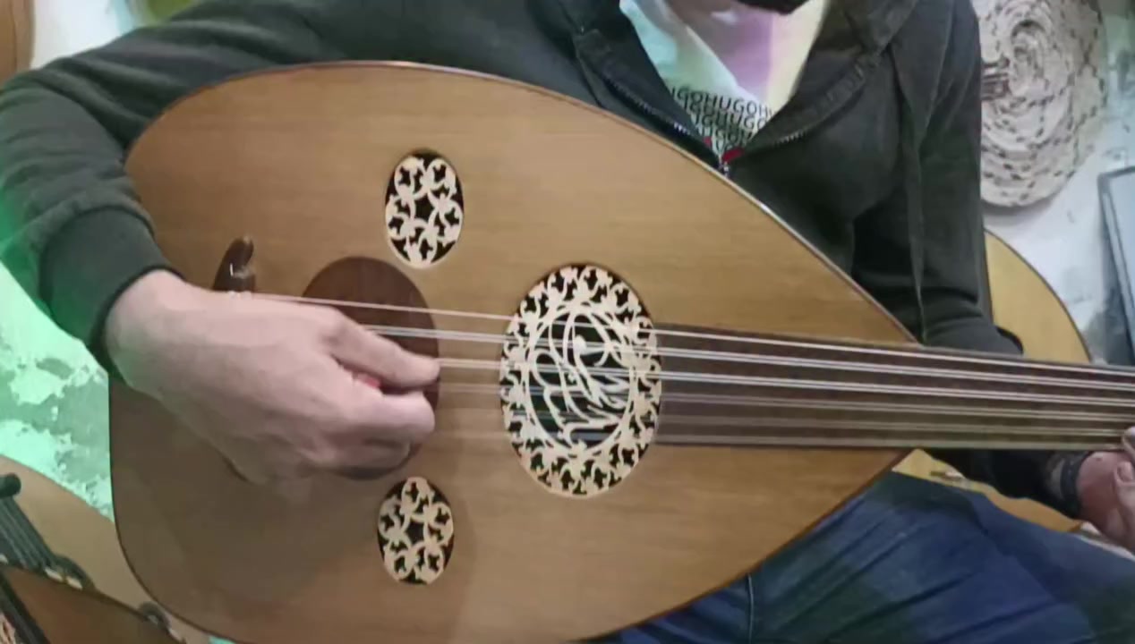 السلام عليكم (( صناعتنا ))
جوز وصندل
 الوجه سبروس معالج
المفاتيح ابنوس 
واتساب//// ***********
مع تحياتي لكم
