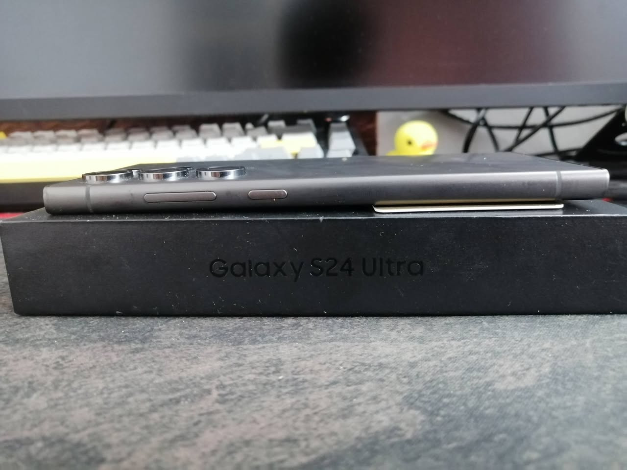 🔥 للبيع سامسونك S24 Ultra 256GB 🔥
اللون: أسود 🖤
الذاكرة: 256GB
الحالة: نظيف حيل، ما بي أي شي، شغال 100٪
كل ملحقاته موجودة.
السعر: 950 ألف و بي مجال بسيط
المكان: بغداد
اي استفسار خاص 📩


**إذا كنت صاحب هذا الإعلان وتريد حذفه لأي سبب، رجاءا أرسل رسالة إلى الدعم الفني**