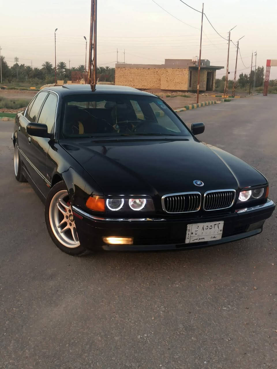 سلام عليكم للبيع بي ام خفاش موديل 96 740 اصل سياره مال جناي بس ظروف اريد ابيع سياره جديده تخم تاير جديد حداديه ورا وقدام مكينه وقير حاويه تبريد ثلج ويا السويج غرفتها كهربائي سوداء جليد رقم بغداد تحويل ثاني مكان بابل الشوملي اتصل فقط ***********
