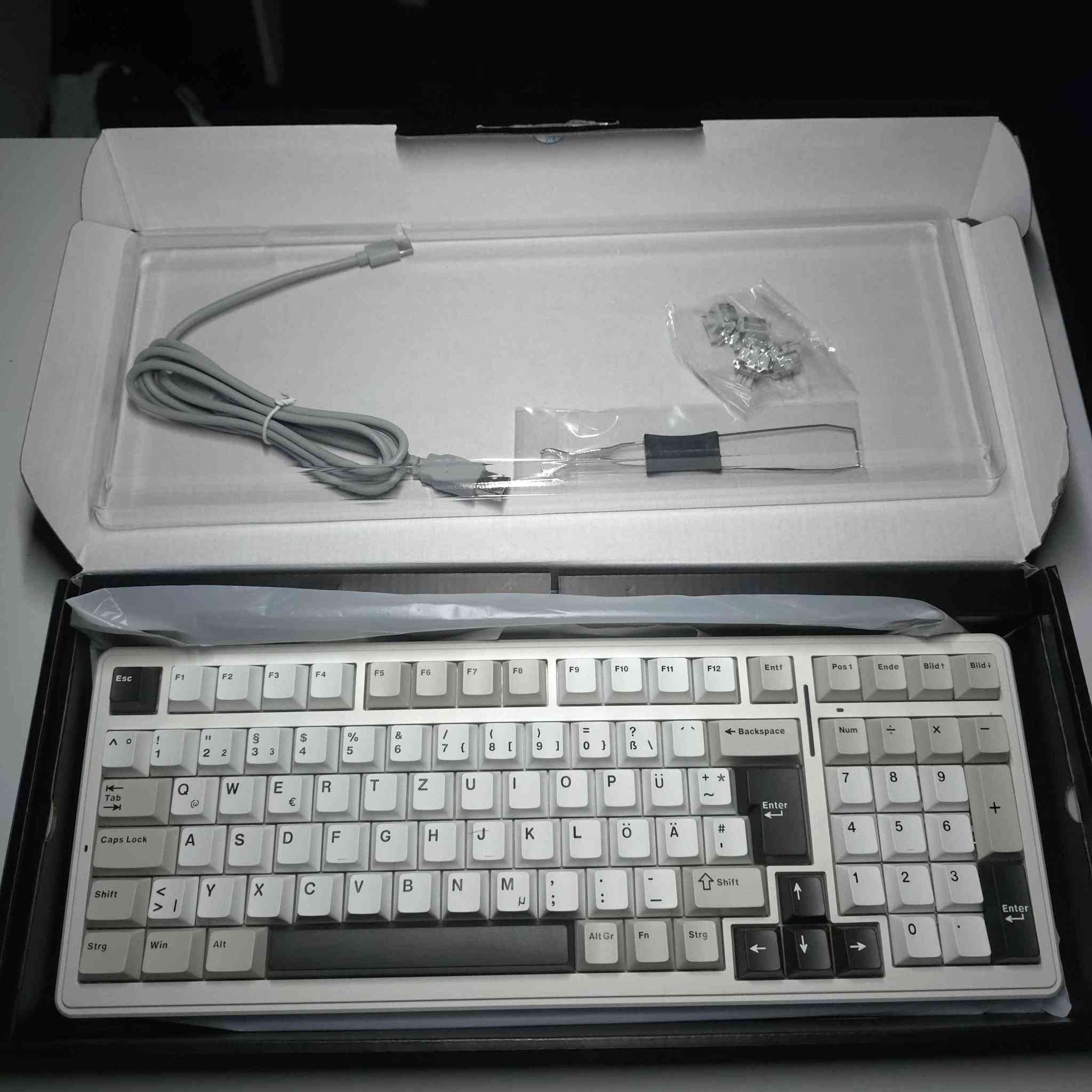 بۆ فرۆشتن / للبيع

​مۆدێل / مودیل: Aula F99 Mechanical Keyboard 

​دۆخ / الحالة: نوێ (لە کارتۆن نەکراوەتەوە) / جديد (بكرتونه لم يفتح)

جۆری ​سویچ / السويتش: Greywood V3 (صوت ثوكي وناعم جداً)

​نرخ / السعر: ٧٥,٠٠٠ دینار (کەمێک مەعامەلە / قليل من المجال)

گەیاندن / التوصيل: بەردەستە بۆ هەموو شارەکان / متوفر لجميع المحافظات 🚚 أربيل, العراق


**إذا كنت صاحب هذا الإعلان وتريد حذفه لأي سبب، رجاءا أرسل رسالة إلى الدعم الفني**