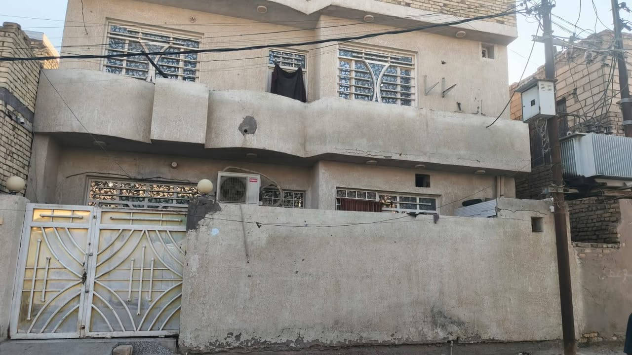 بسم الله توكلنا على الله
دار للبيع مساحه 100متر مربع بطن ركن 10نزال 10واجه طابقين طابو صرف بناء طابوك صب كونكريت الطابق الارضي كامل غرفه وصاله ومطبخ واستقبال وصحيات ومناور الطابق غرفتين وباقيه غرفه سطح العنوان حي الغدير  ثاني فرع عن أسواق فطومه الاستفسار ***********
***********
