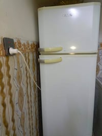 ثلاجه ومجمده للبيع مكاني بغداد اي استفسار خاص او واتساب 07713293144