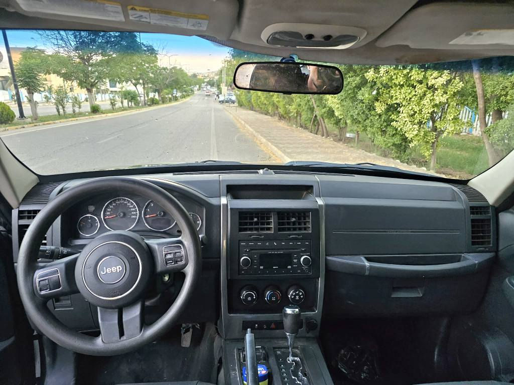jeep lmrty 2011 دەبڵ ئەکسل فول مواسەفات مەکینەوگیڕو تەبریتوکارەبای و ئەکسلو دەبڵ ئەکسلیش بەشەرت زۆر لۆکە سەیارەکە تەحویلو غەرامەو وەکالەت‌ بەشەرت نرخی 68 گەڵا ژم*********** دار بنديهكان, السليمانية
