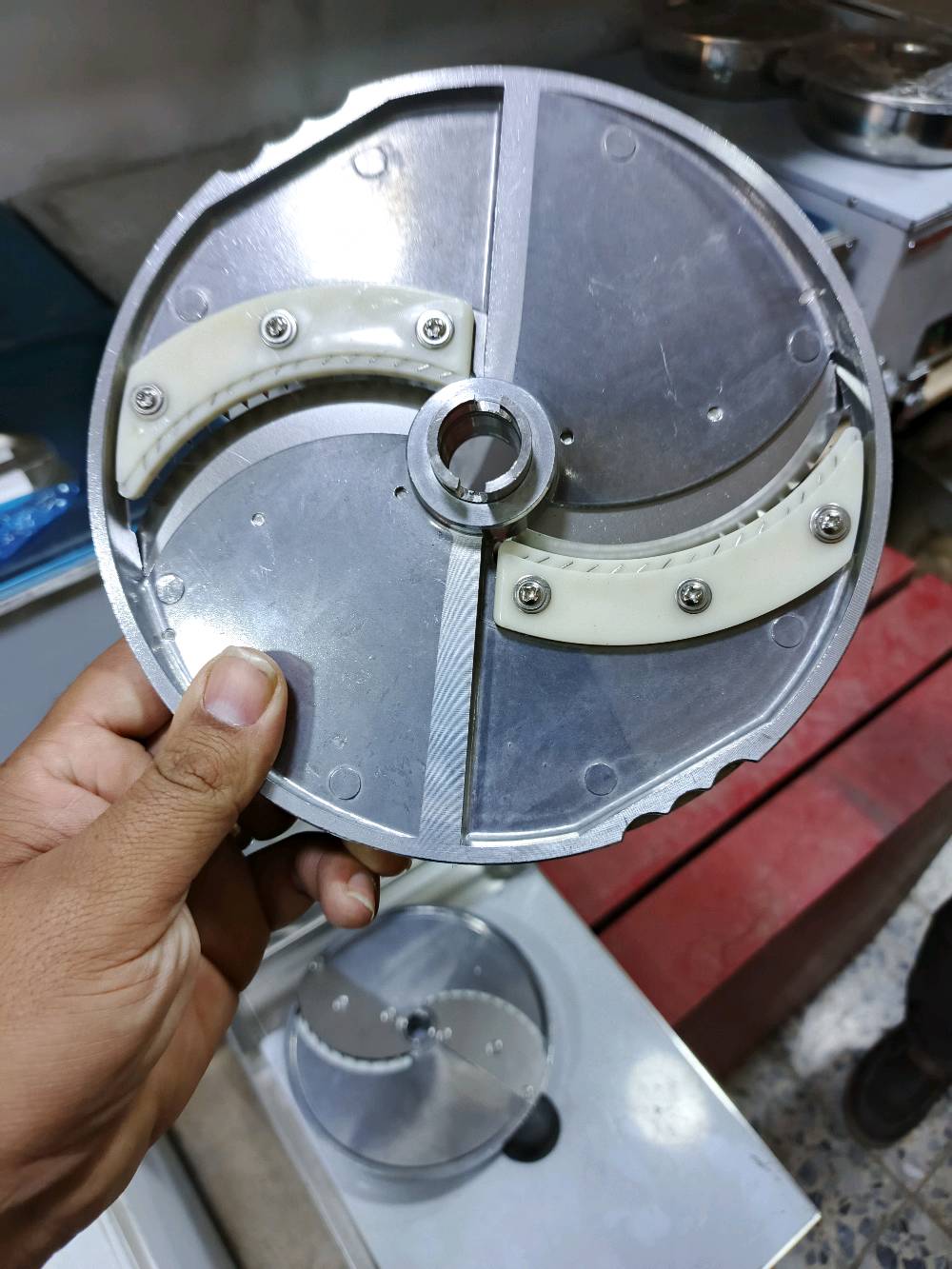 بيع مستلزمات المطاعم المستعمل
والجديد العنوان العلاوي شارع6 التواصل ***********
بأنسب الاسعار
