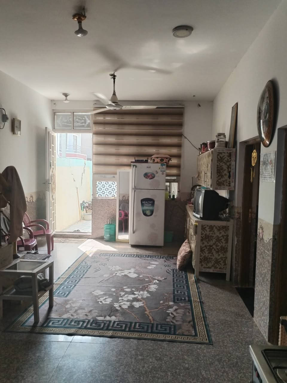 سلام عليكم بيت 100م ركن صب مسلح استقبال وغرفه وصاله مفتوحه ع المطبخ حمام داخلي وخارجي طارمه كله كامل كهرباء ماء مولد ذهبي بيت نضيف كلش
العنوان كربلاء الحسينيه العطيشي قرب معرض حردان طابو 25 زراعي ***********
 200 متر او اقل عن شارع العام شارع السيده زينب

