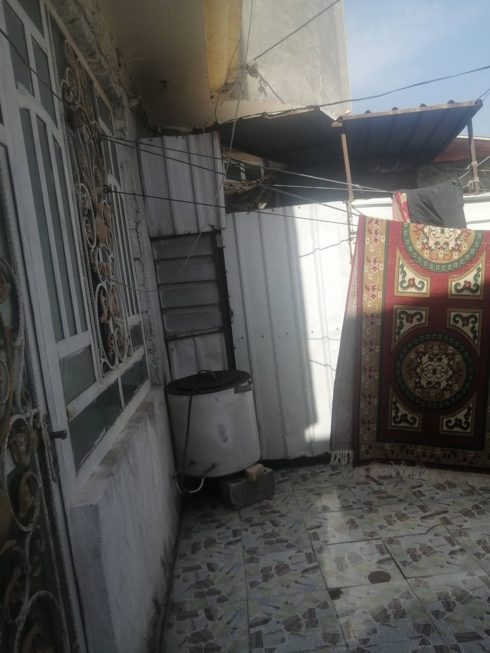 دار البيع مكان بابل قرب العلويه شريفه *********** المساحه ٢٧٥ يبعد عن شارع ٢٠ متر
