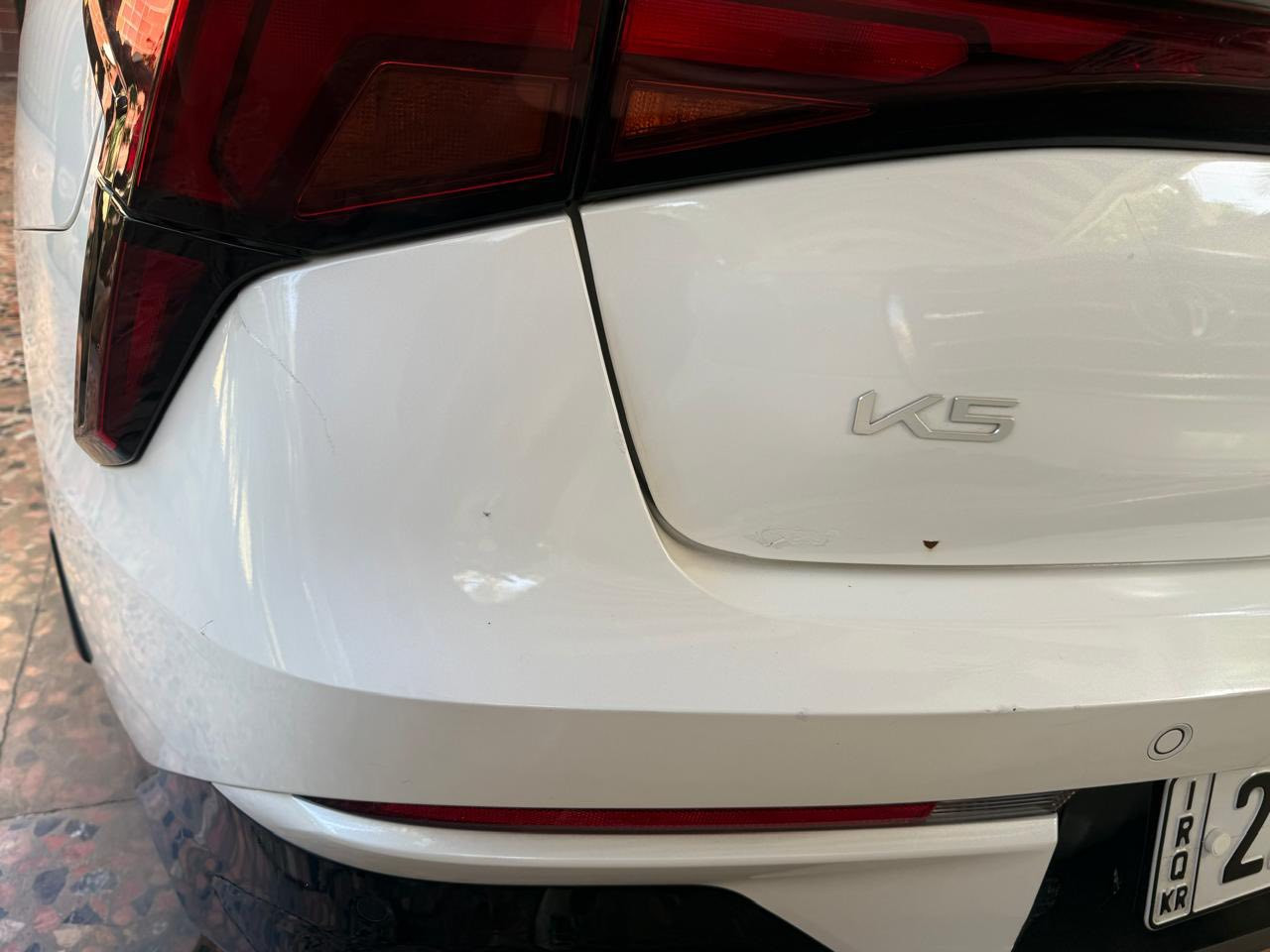 السلام عليكم اخوان
K5 موديل 2024 
Nim وكالة بعدها السيارة
باسمي السيارة 
لا زالت داخل الظمان 5 سنوات او 100,000 كيلو
ماشية 18 كيلو 
فول السيارة عدى الرادار والشاحن واير لس
بصمة + ابواب + جنطة 
بنوراما 
تبريد قطعتين 
شاشة متصل قطعة وحدة 
كشنات جلد ومغلفهن محافظ ع كشناتها
وضعيات قيادة 
كروس سرعة 
ويل 17 + حساس مو مثل القديم 
داخل لونين كريمي واسود 
شاشة كار بلي الاصلية 
مكينة 2500GDI
السيارة رقم اربيل 
وخليجية للي ميعرف داوضح كلشي 
السيارة بيها بارد بالبنيد ورصعة خفيفة بالباب خلف السائق ترجع PDR بورقة 
يعني بين قوسين السيارة مال بيت 
معروضة 22600$ وبيها مجال للشراي 
تحويل شوكت متريد بدون حجز نطلع نحول ونرجع مابيع وكالة ابيع تحويل 
امانة الله السيارة مال بيت ومماشية وحتجون وتشوفون النظافة بعينكم 
 هذا رقمي غير متوفر ع فيس 
*********** متوفر واتس اب
