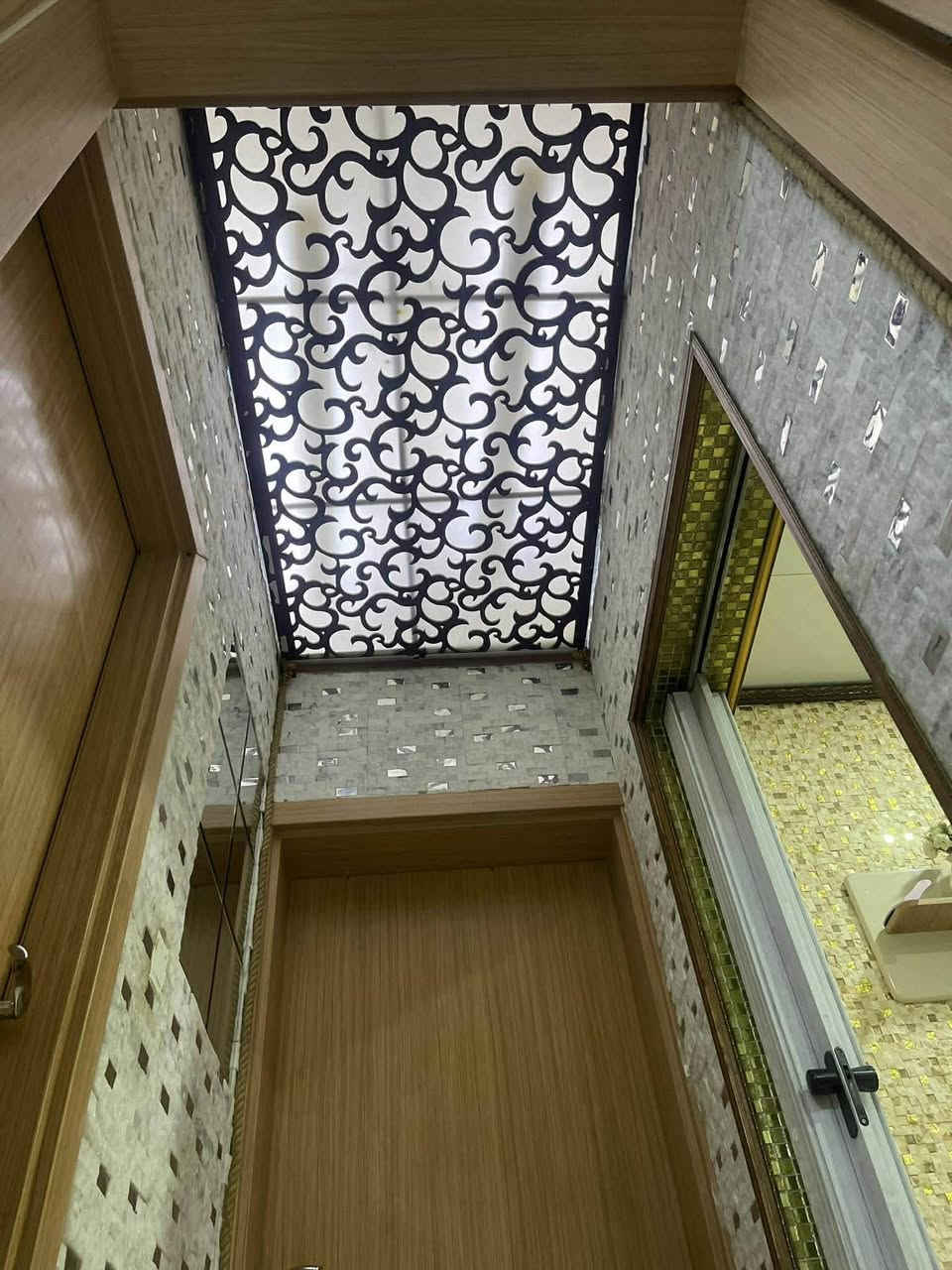 شقه للبيع بسعر مناسب في مجمع الزهور السكني بسعر 52مليون  

بغداد الجديدة مطل على سريع محمد القاسم 

الطابق6 اطلالتها على السريع

سعرها الكلي من الدولة مايقارب116مليون 

واصل منها 27 مليون 

السعر المطلوب 52مليون 

قسطها الشهري 470الف مؤثثة بالكامل مع ديكورات 

للأستفسار اكثر الاتصال على الرقم : 

***********
