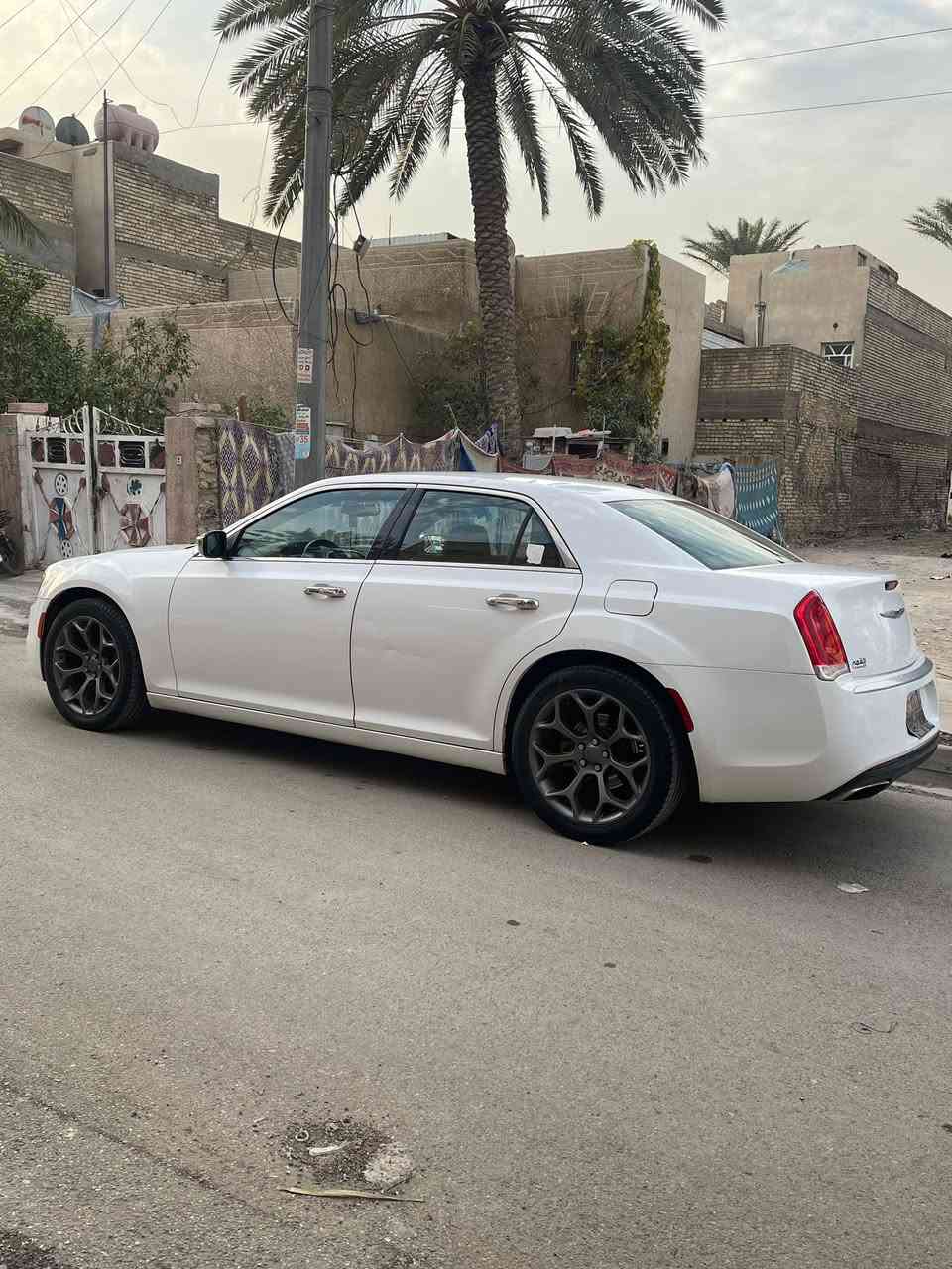 السلام عليكم 
للبيع اوباما موديل 2012 
خمس مواصفات 
السياره جاهزه كير محرك اكسل كفاله
صدر امامي خلفي خير من الله جديد
تخم ويل جديد وتخم تاير اقل الشهر من شاده
داخلها صاج ملكي  كشنات كهربائيات وهيترات
كير ماوس شاشه كبيره البدي كفاله بيها بارد بسيط بالجاملغ الايمن الامامي وبيها رصعه بالباب الي وره السايق وباقي السياره ما مفتوح بيها برغي وبيها كصة القماره لاطش بيها النانو وصاير اسود واهل المراكز  يعرفون شون يشيلونه بيها منضومه عدسات زرع زنون يعني لايت نهار فول تحديث اصلي مصار اسبوعين من حدثت السياره جاهزه رقمها اربيل تحويل ثاني يوم 

السعر 173 وبيها مجال 
مكاني بغداد الحريه
***********
