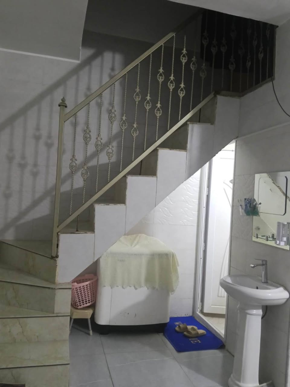 بيت للبيع  بمنطقه ال56
يم المجمعات مساحته 50 متر
 البيت انضيف و جديد 
يتكون من صالة و مطبخ و غرفة و صحيات. البيت بي تانكي و سخان و مغسله و واير  نت
السعر 45 بي مجال


**إذا كنت صاحب هذا الإعلان وتريد حذفه لأي سبب، رجاءا أرسل رسالة إلى الدعم الفني**