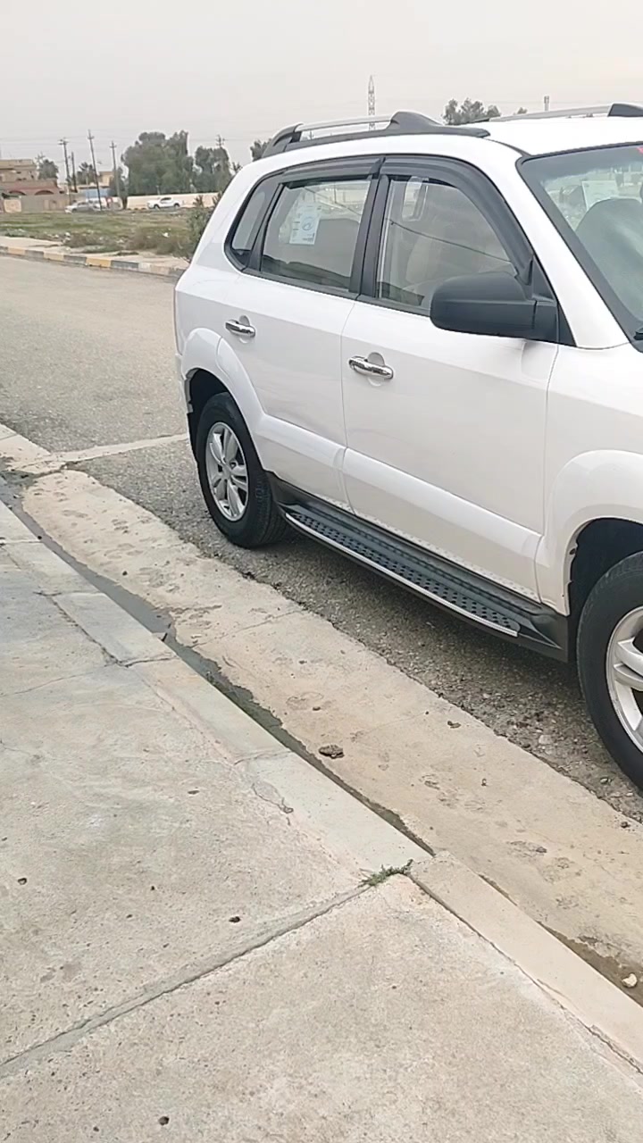 توكسن 2009 رقم نينوى مسطره الجديد بدون صبغ شرط التحويل شاشه نظام لكزز كامره لايت زنون السعر 120 وبيه مجال *********** مكان السياره ناحية الشوره
