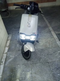 دراجة شحن تسلا • بطارية 100% • من الوكيل