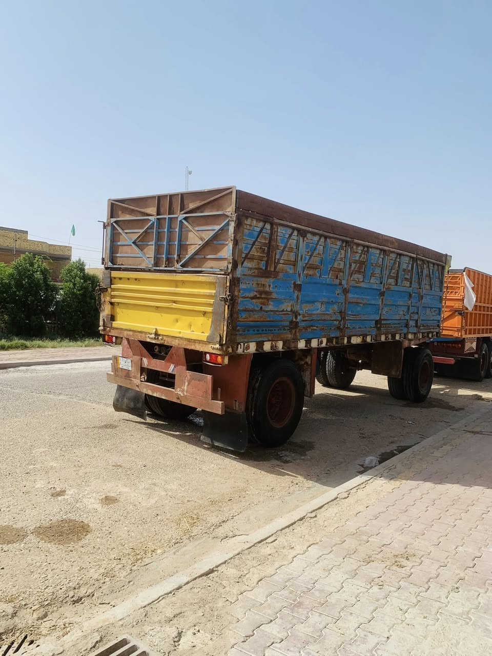 سلام عليكم للبيع عربانه حداديه طول ٧/٥٠شاصي ١٦دناكير واحد ١٤مدور واحد سكانيه تخم تاير ٢٤ كامله كهربائيات وهوه  جاهزه  للعمل(***********)(***********) الستفسار ع الرقام انه مكلف بل نشر
