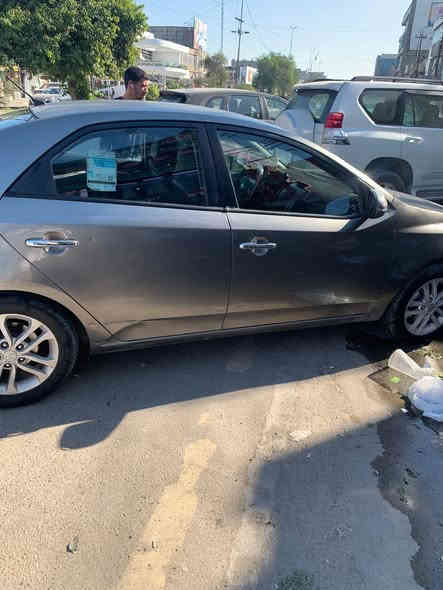 من رخصت الادمن

السلام عليكم حبايب
سيراتو 2010
نص فول 
خليجي
مبدل صندوك
السيارة بسم ولد كردي يحول بورقتين
ورقم قديم (معاملة)
وعليها مخالفات ( مليون واربعمية) 

(مكان السيارة حي الجهاد /العامرية)

المهم حبايب ذني كلهن على اليشتري 
السعر 70 
الاتصال 0770 031 7482
