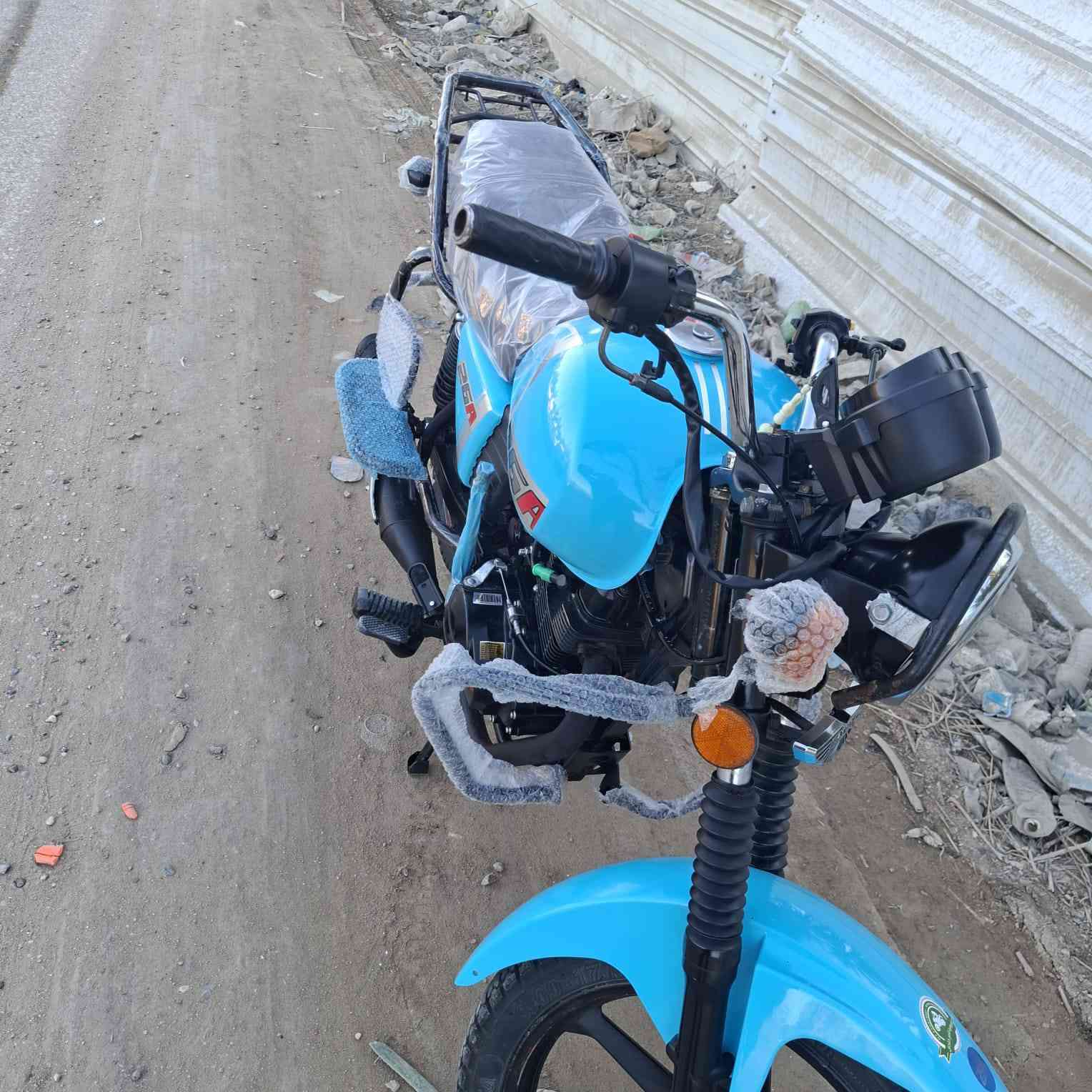 دراجة دايون أوراق سكنر استنساخ موديل 23 لون سمائي محرك 200 كتابة حمرة دراجة جاهزة من كلشي سلف لايت اشاير هورن فول نظافة تخبل سعرها (950) وبيه مجال مكاني كربلاء ***********
