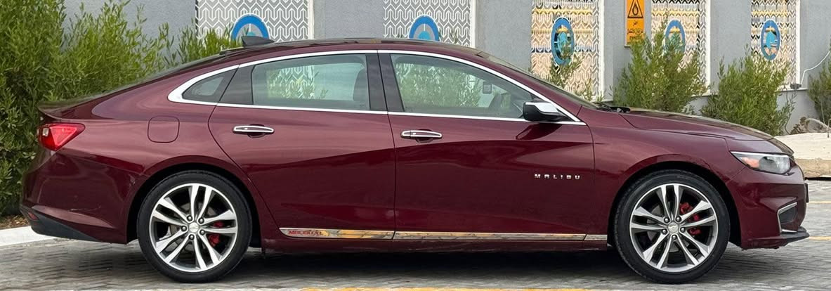 Chevrolet Malibu 2016 شوفرليت ماليبو
ضررها بسيط موضح بالصور و بيها قطعتين كلير من امريكا 
بدون لغد / بدون شاصي
المواصفات : 
- محرك حجم 1500 
- گير ATF المرغوب
- شاشة كبيرة 
- كاميرا خلفية
- بصمة ابواب
- تحكمات ستيرن 
- منظومة زينون عالي / ناصي / كشافات
- ويل حجم 19
- سستم نيكل كامل
جديدة كلش و جاهزة ميحتاجلها صرف 
السعر 93 ورقه بيها شي بسيط 
عنواني بغداد / الكرخ 
***********
***********
