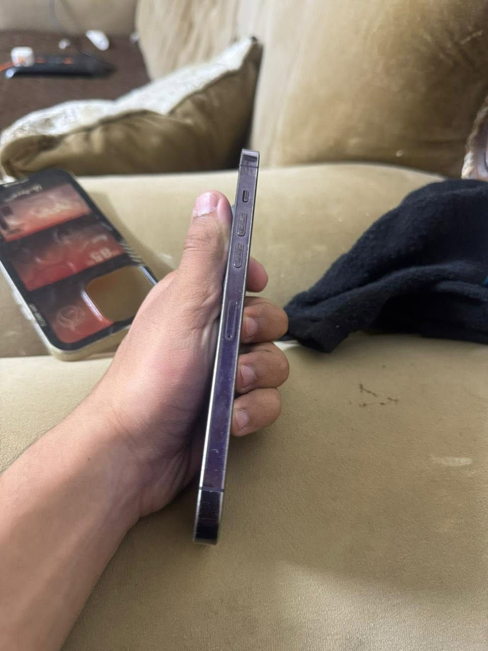 ايفون 14برو ماكس دبل مبدل شاشه  بطاريته 80 ومكسور ضهر ويه فقط كيبل سعر 670الف وبي مجال مكاني بغداد كاظميه ***********

