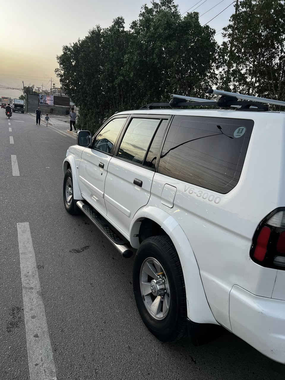 وين اليدور سياره مكفوله و فورويل 4X4
مسيوبيشي ناتيفيا 2006 مكفوله كفاله عامه 
كلشي بيها شغال وكفاله من محرك و من كير و لوكير و كشر و تبريد و اكسل
السباره جديده بمعنى الكلمه 
ها و الرقم بغداد ومكاني بعد بغداد
السعر ١٠٠ وبيها مجال للطيبين 
للاستفسار ***********
