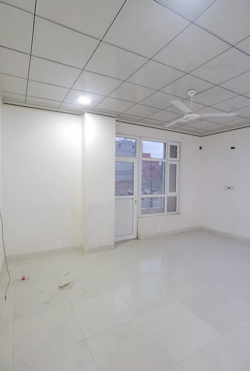 شقة للايجار 4 غرف + 3
نظيفة جدا  150 متر + 3 بلكون
 كيفلا على الشارع
للاستفسار
***********
***********
***********
***********
عقارات #SAM
