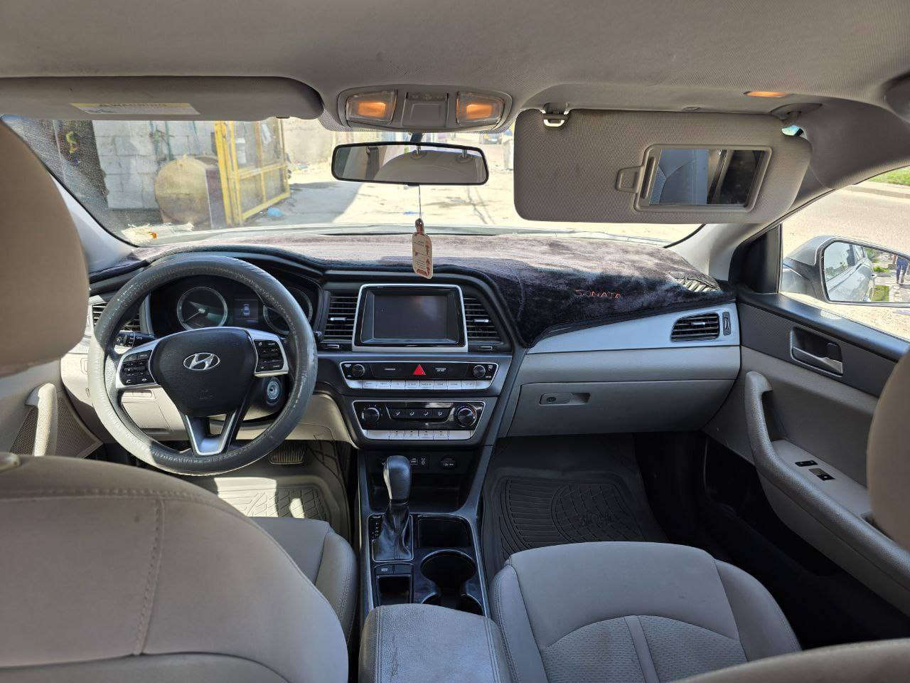 سوناتا 2018
وارد امريكي 
حادثها فقط بنيد من فوك گشط السياره بجمها مكفول والاير باك سليم 
گير ومكينه كفاله
ماشية 100 الف ميل
مكان السيارة ذي قار مركز 
تبريد خير من الله
السعر ١٣٠ وبي مجال بعون الله بعد الاتفاق 
***********
