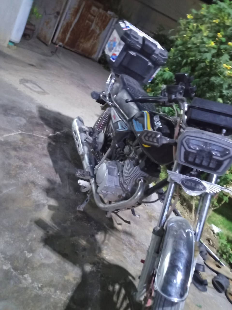 دراجة نارية للبيع سونك سيفان 25 150cc نضافة محرك ما مفتوح نضيف كهربائيات شغالة صلنصة كاتم الابلادي ما مبدل شي كلة بلادي السعر 785 الف وبي مجال مكاني ديالى دلي عباس شروين للتواصل ***********
